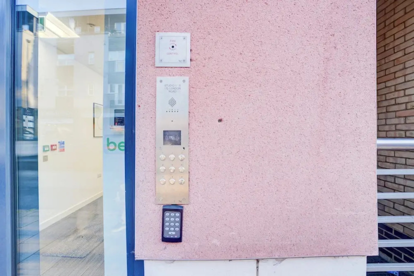 Kingston Luxe Suites Riverside Apartment Belvilla — отель с удобным расположением в Лондоне