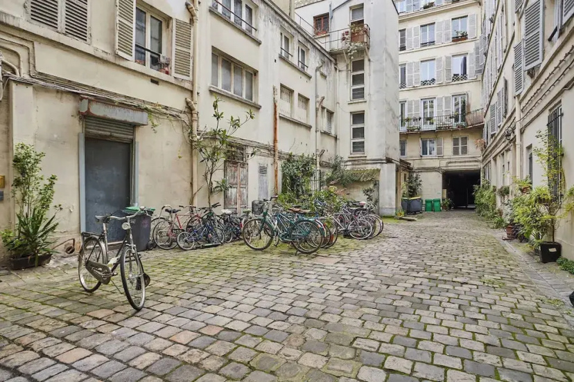 The Upper Marais Superb Apartment for 8 People — отель с удобствами в Париже