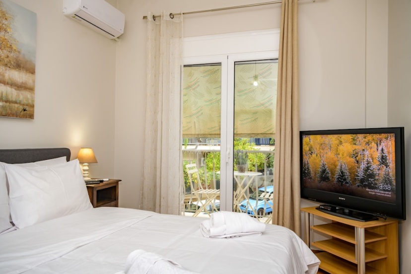 Renovated flat close to Uni & hospitals — забронировать отель в Афины