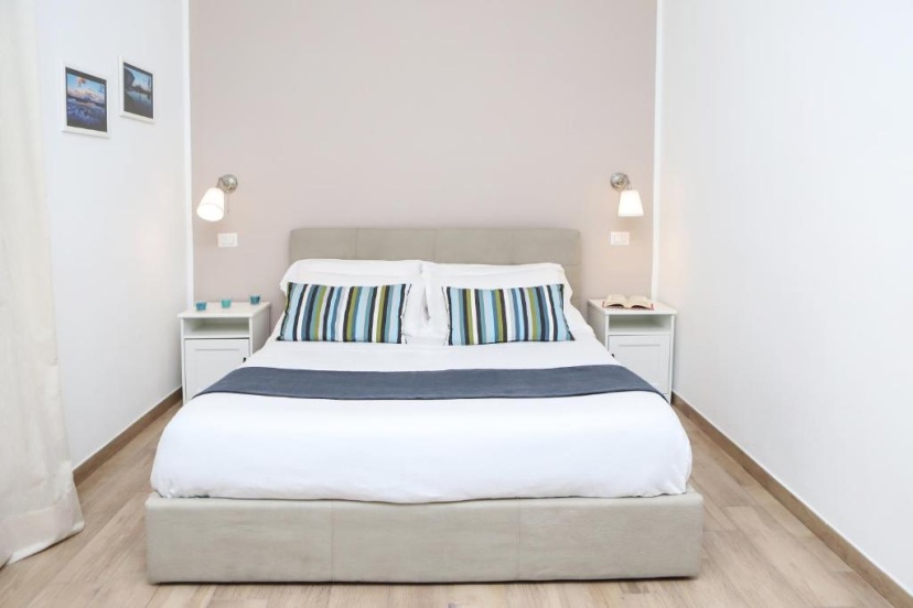 Residenza Toledo by Wonderful Italy — забронировать отель в Неаполе