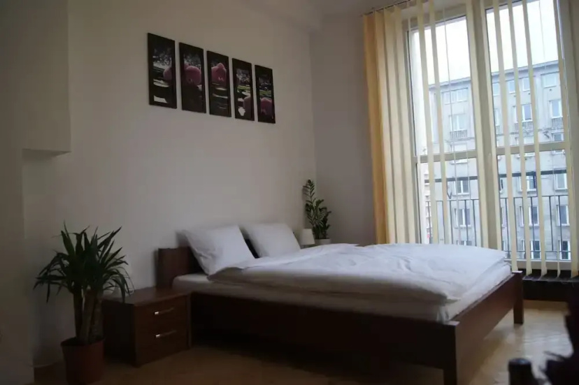 Krucza by Rental Apartments 3 — отель в Варшаве, Польша