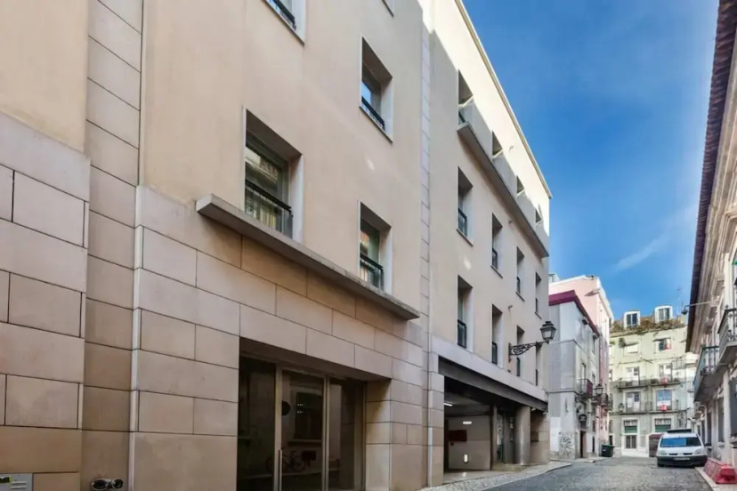 Beautiful 2 Bedroom Apartment in Bairro Alto — отзывы гостей и цены