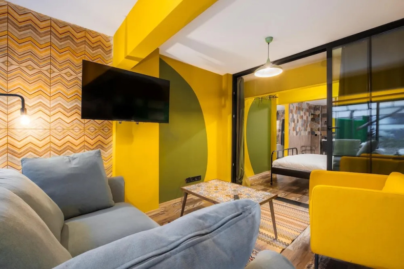 Flat w Jacuzzi and Backyard 6 min to Kadikoy Coast — отель в Стамбуле, Турция