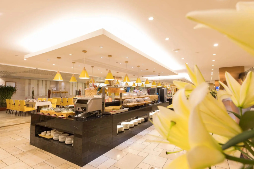 West International Trade Grand Hotel — отель в удобной локации в Пекине