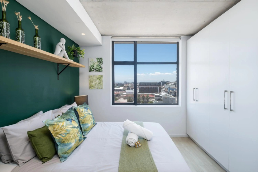 Modern Two Bedroom Unit, Mountain & Harbour Views — отель с удобным расположением в Кейптауне