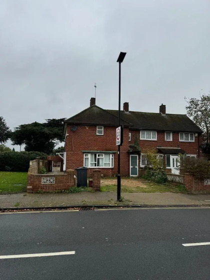 3BR Home Near Hounslow West Tube Station — отель с удобным расположением в Лондоне
