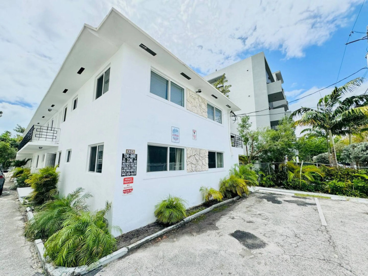 Miami Magic Cozy 2-bedroom Getaway in the City — отель с удобствами в Майами