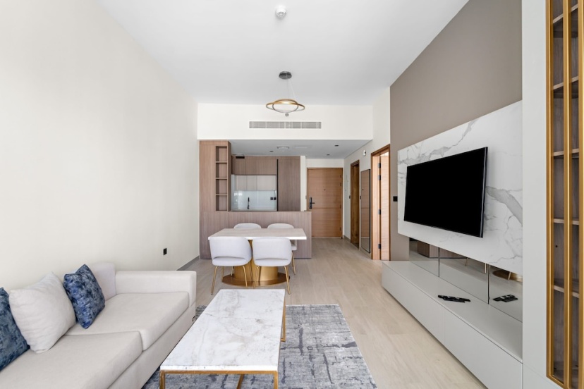 Цены на Luxurious 1 Bedroom Retreat With Pool gym and Game в Дубае