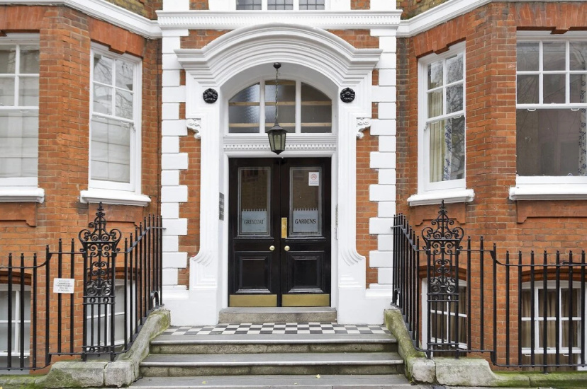 Delightful Apartment in the Heart of Westminster by Underthedoormat — отель с удобным расположением в Лондоне