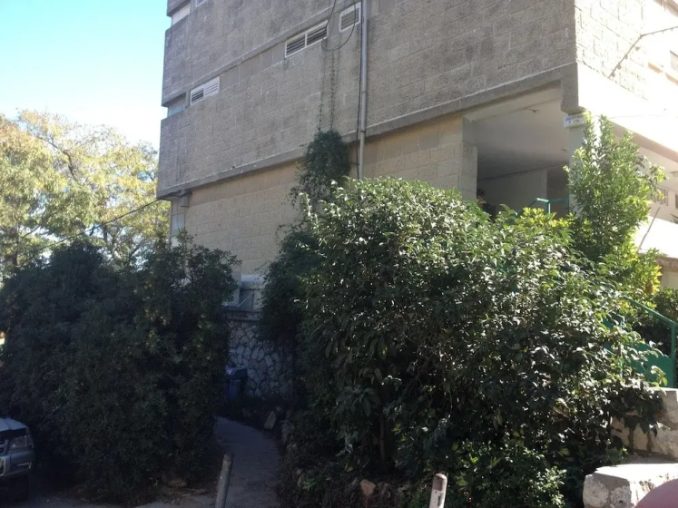Цены на HeKhaluts Apartment в Иерусалим