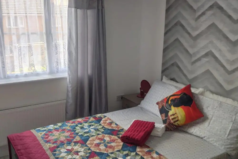 Apartment - Sleeps 5 - Parking - Station Close — отель с удобным расположением в Лондоне
