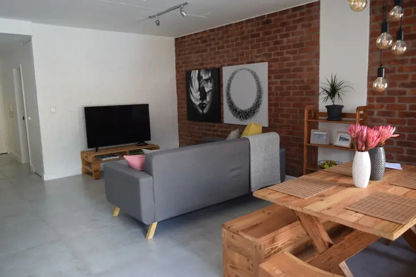 1 Bedroom Apartment With Balcony in Woodstock — отель с удобным расположением в Кейптауне