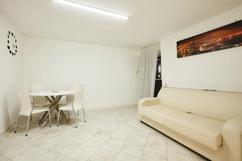 House Tarsia by Napoliapartments — отель с удобствами в Неаполе