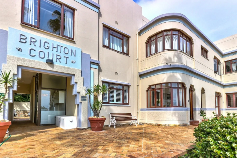 Studio in Camps Bay - 40m From Beach — отель с удобным расположением в Кейптауне