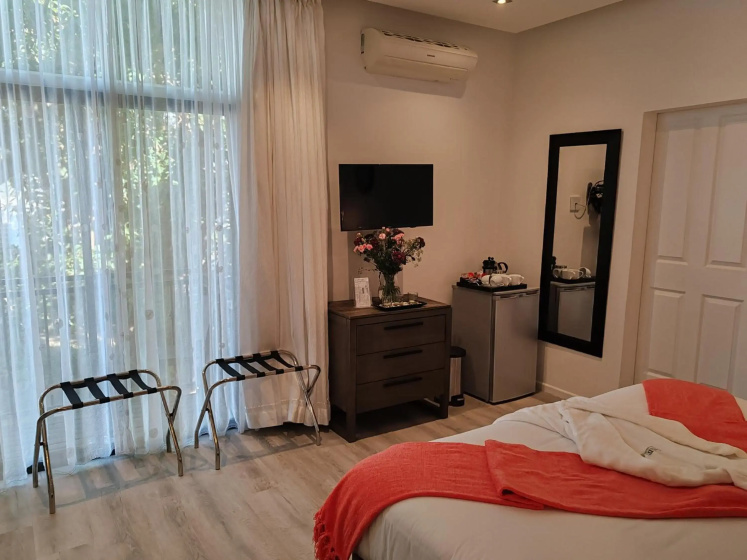 Цены на Point B Guest House в Кейптауне