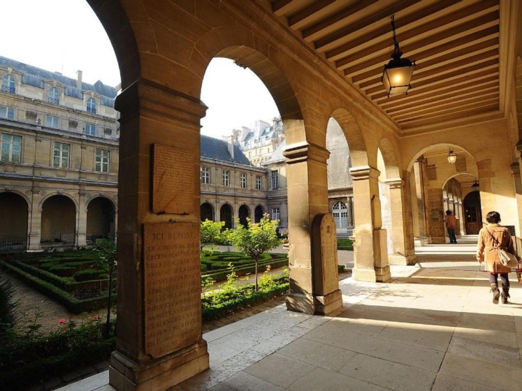 Lovely studio heart of Le Marais — отель с удобным расположением в Париже