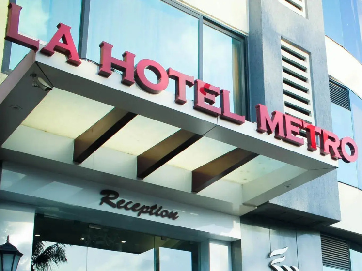 LA Hotel Metro 3 — отель в Мумбаи, Индия