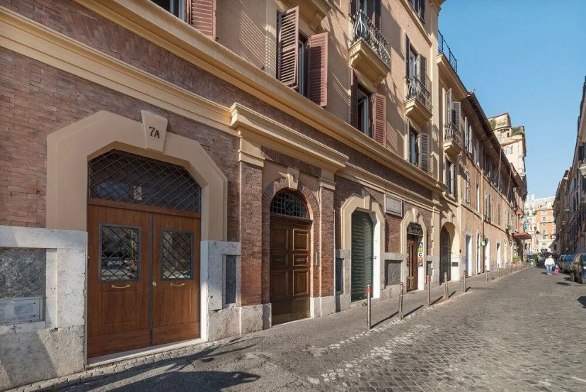 Цены на Monti Artistic Flat в Риме
