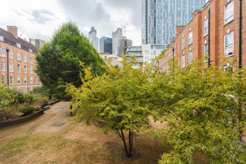 Цены на Chic 1 Bedroom Apartment in Zone 1 With Views Gherkin в Лондоне