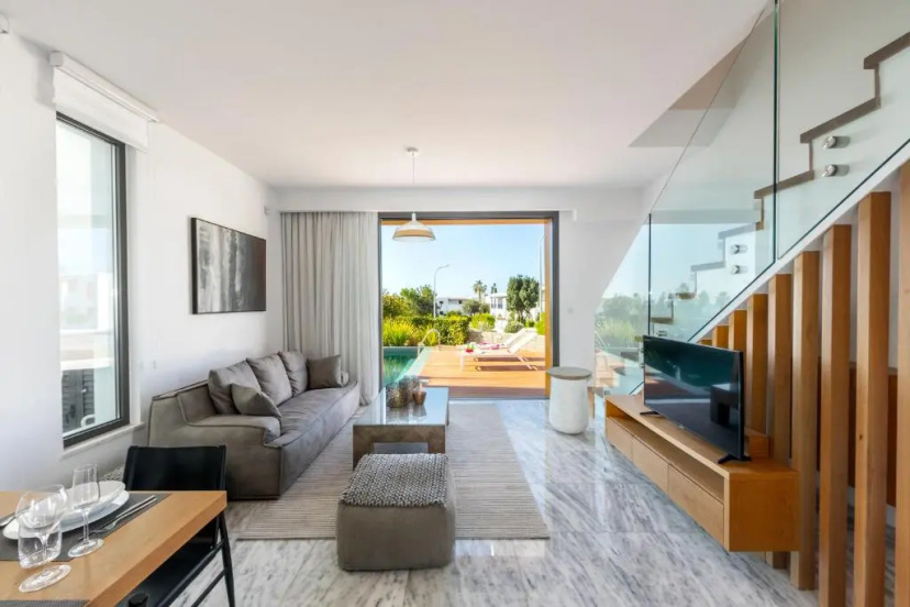 Villa Laurus 6, walking distance to the beach — отель с удобным расположением в Пафос