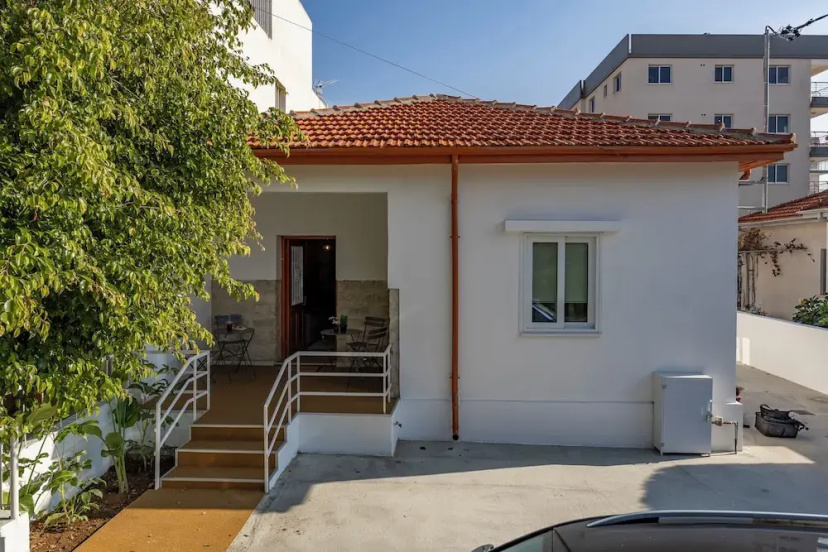 Olga Premium Apartments 2 — отель в Лимассол, Кипр