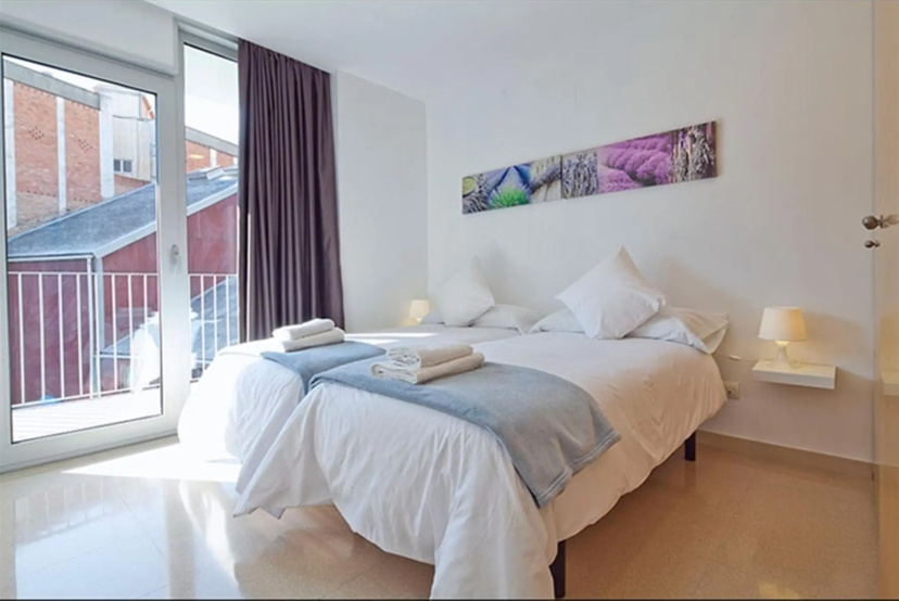 Charmsuites Nou Rambla Apartments — отель с удобным расположением в Барселоне