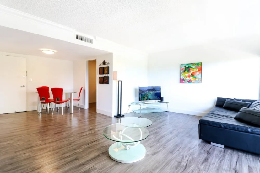 Bayshore Chic Apartment with Marina View — забронировать отель в Майами