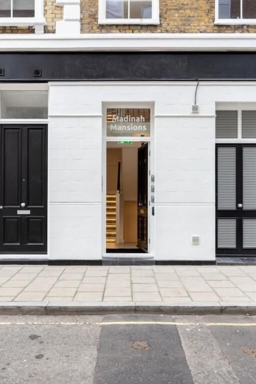 Stylish & Spacious Deluxe Apartments near Victoria Station — забронировать отель в Лондоне