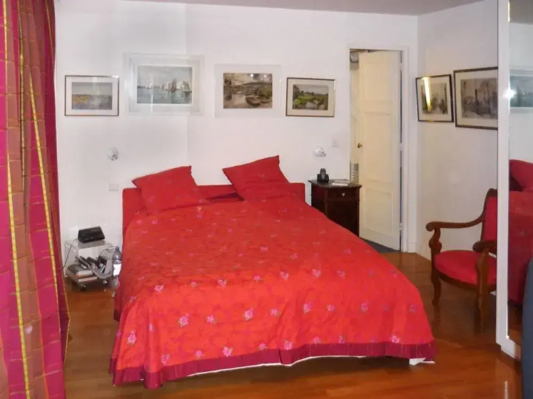 Цены на Appartement Las Cases в Париже