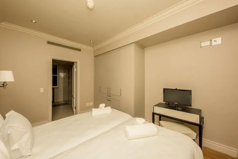 Цены на Green Point Apartment Walking Distance to Stadium 407 Royal в Кейптауне