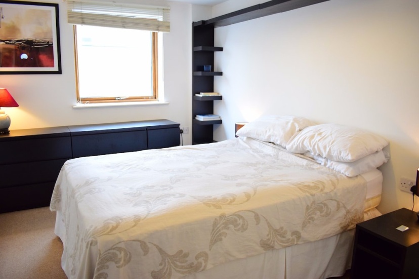 1 Bedroom Apartment In Greater London — забронировать отель в Лондоне