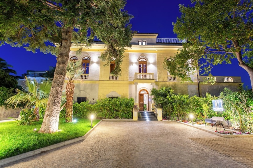 Villa Cipriano - Relais di Charm — комфортный отель в Неаполе