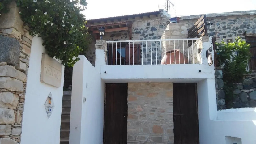 Blue Cottage — отель с удобствами в Лимассол