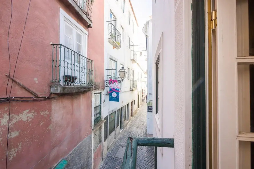 Nomad's Alfama Flats - Typical Street — забронировать отель в Лиссабоне
