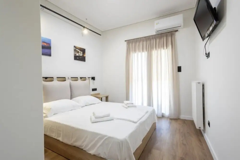 Modern Acropolis 2 Bedroom Apartment Steps From History — отель с удобным расположением в Афины