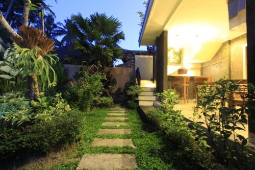Wates Sari Villa — отель с удобствами в Убуде