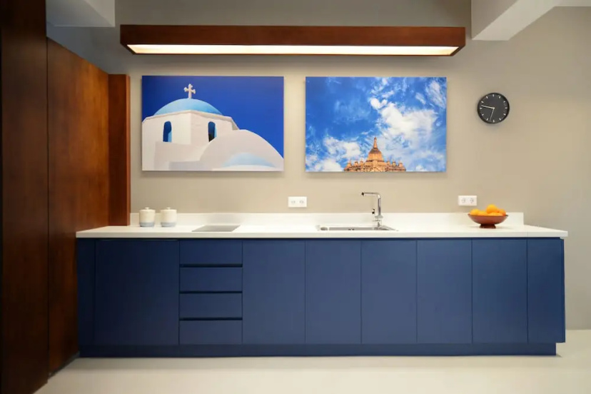 Stylish decorated apartment in Kolonaki — отель с удобствами в Афины