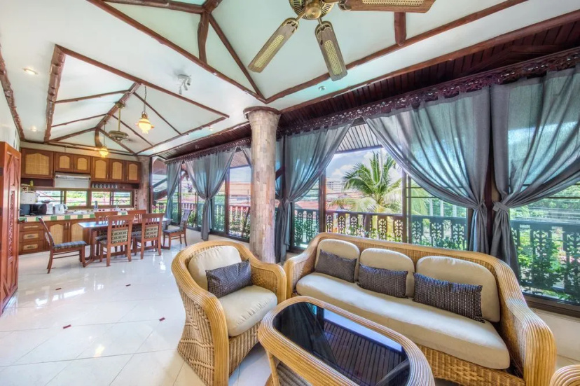 Grand Party Pool Villa — отель с удобным расположением в Паттайе