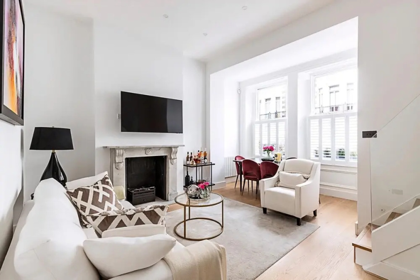 Elegant South Kensington Retreat w/ Outdoor Spaces — отель с удобствами в Лондоне