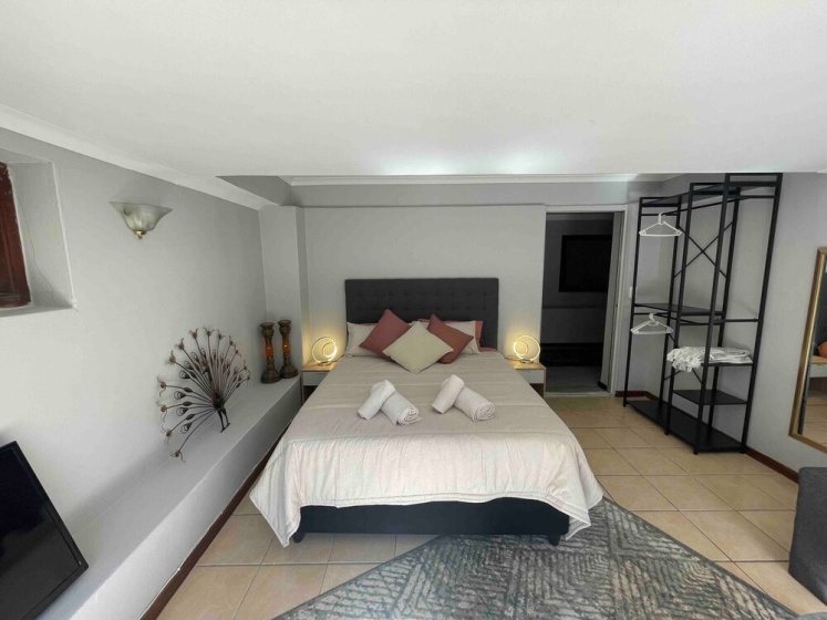 Цены на Lavish Camps Bay Pool Side Apartment в Кейптауне