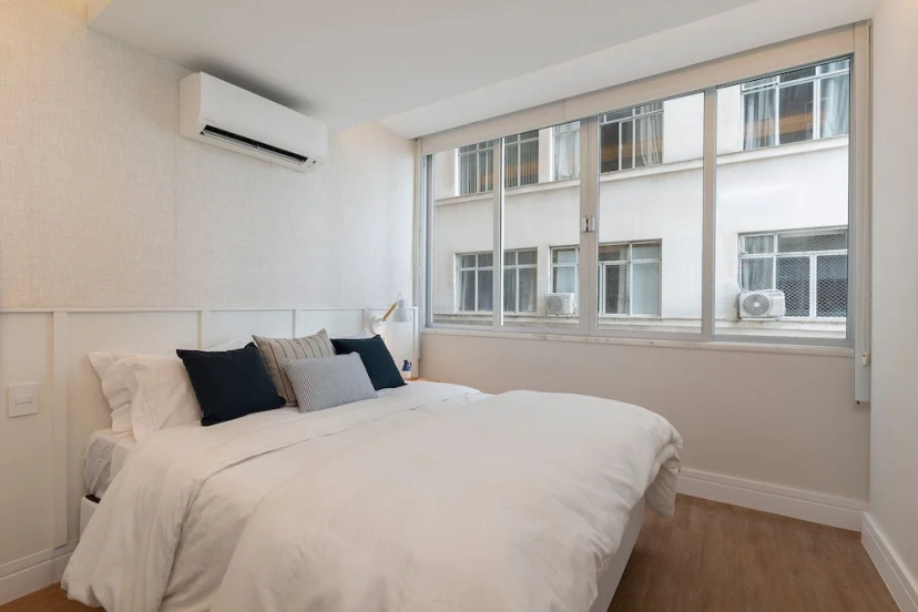 Copacabana – Av. Atlântica | 4 quartos, Vista Mar, 1 min praia de Copacabana - por Casapē Rio — отель с удобствами в Рио
