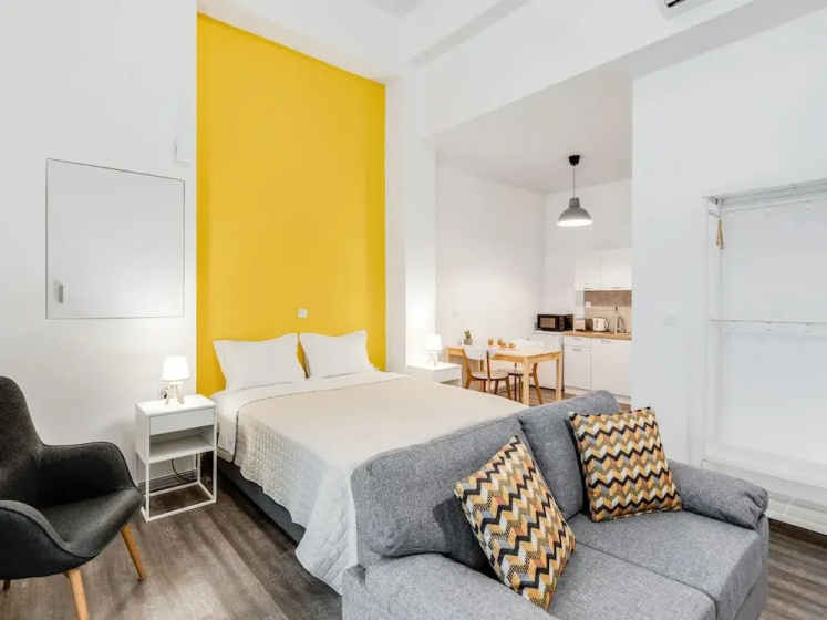 Цены на Sanders Home Suites - Cozy Street-view Studio в Афины