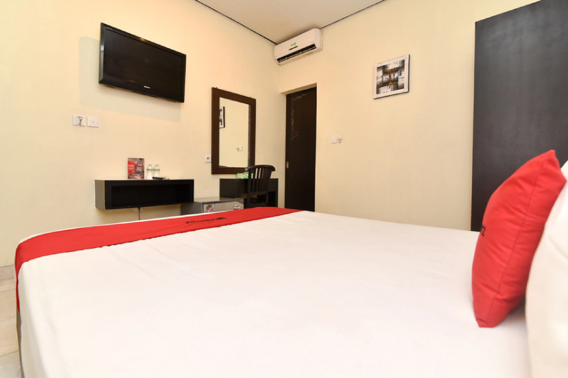 RedDoorz near Ngurah Rai Airport — отель с удобствами в Кута