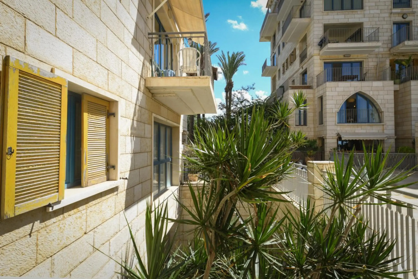 Andromeda 3 Bd apartment with pool & sea view — отель в Тель-Авиве, Израиль