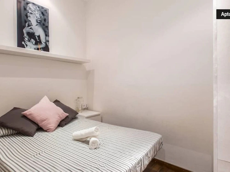Born Rustic Style Apt - 4 Bedrooms — отель с удобствами в Барселоне