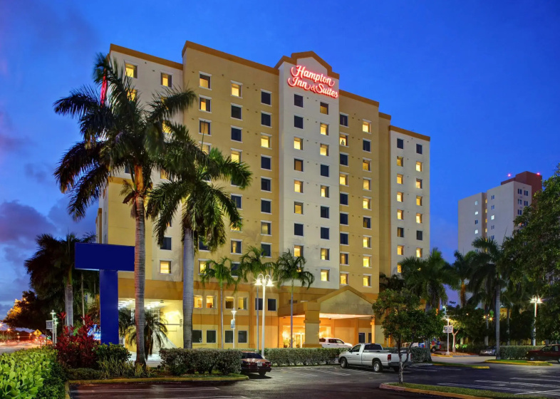 Hampton Inn & Suites Miami-Airport South-Blue Lagoon — отель с удобным расположением в Майами