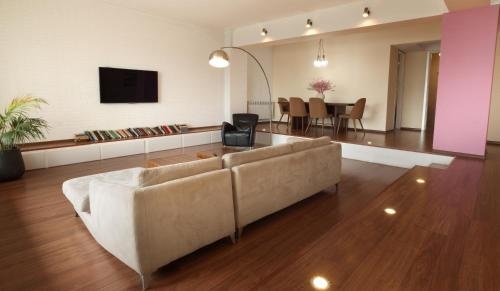 Modern Apartments with city view — комфортный отель в Баку