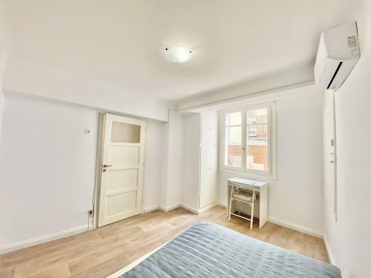 Quiet Flat With Outdoor Space in Central Athens — комфортный отель в Афины