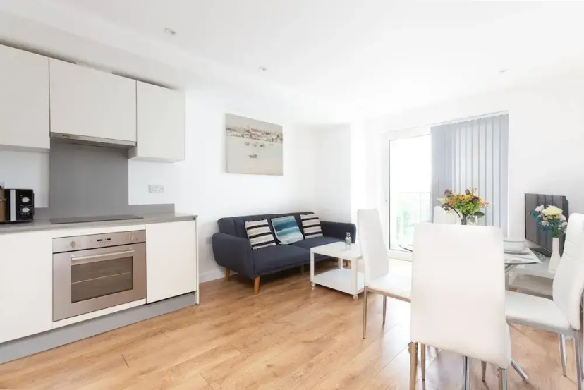Цены на Skyvillion - Tower Point Enfield 1bed With Balcony в Лондоне