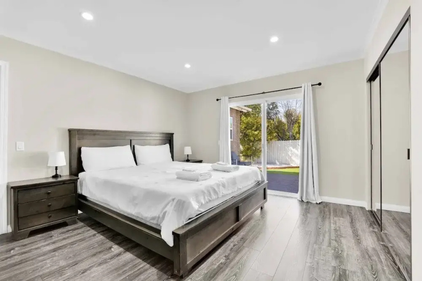 Martha by Avantstay Brand New LA Valley Home — отель с удобствами в Лос-Анджелесе